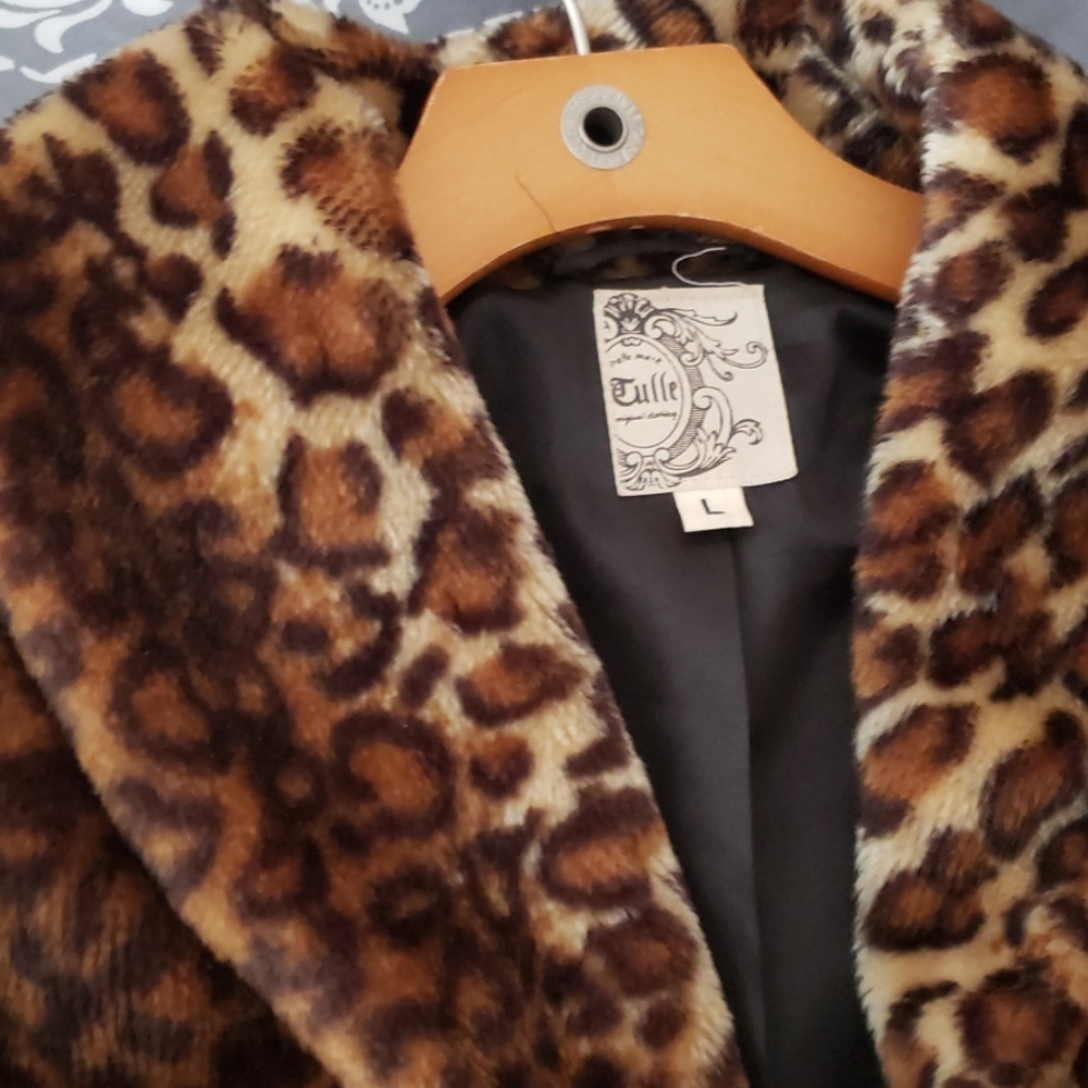 SOLD SUPER SOFT LEOPARD JACKET - Picture 2 of 6